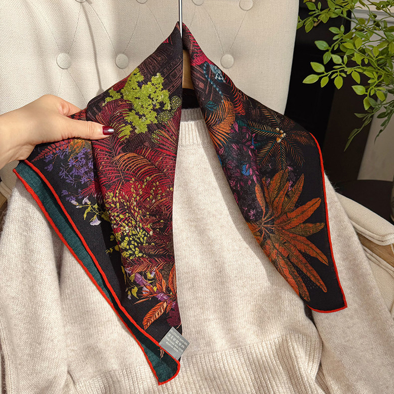 Double Faced Printed Scarf Lux - Winter Clothing Hong Kong recension och pris