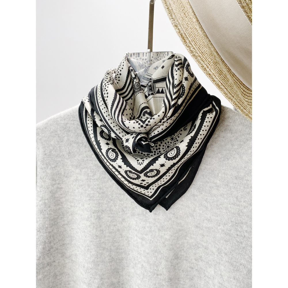 2 Faced Scarf Silk Wool Blend  - Winter Clothing Hong Kong recension och pris
