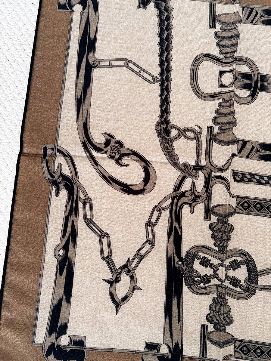 Double Faced Scarf 65cm Luxury - Winter Clothing Hong Kong recension och pris