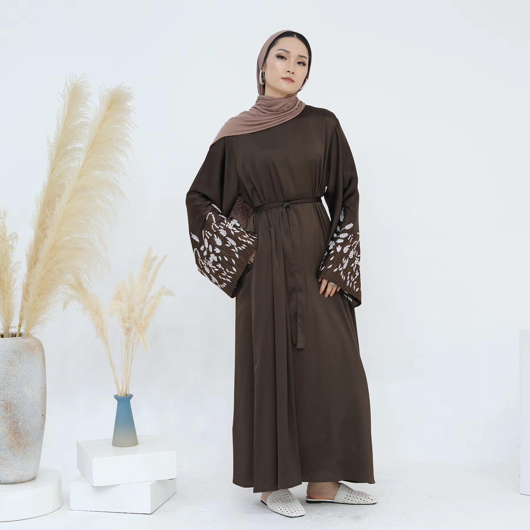 Embroidery Abaya for Women Mus - Winter Clothing Dubai recension och pris